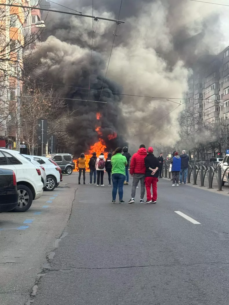 Imagine de la incendiul violent din Calea Moșilor. Foto: Antena 1