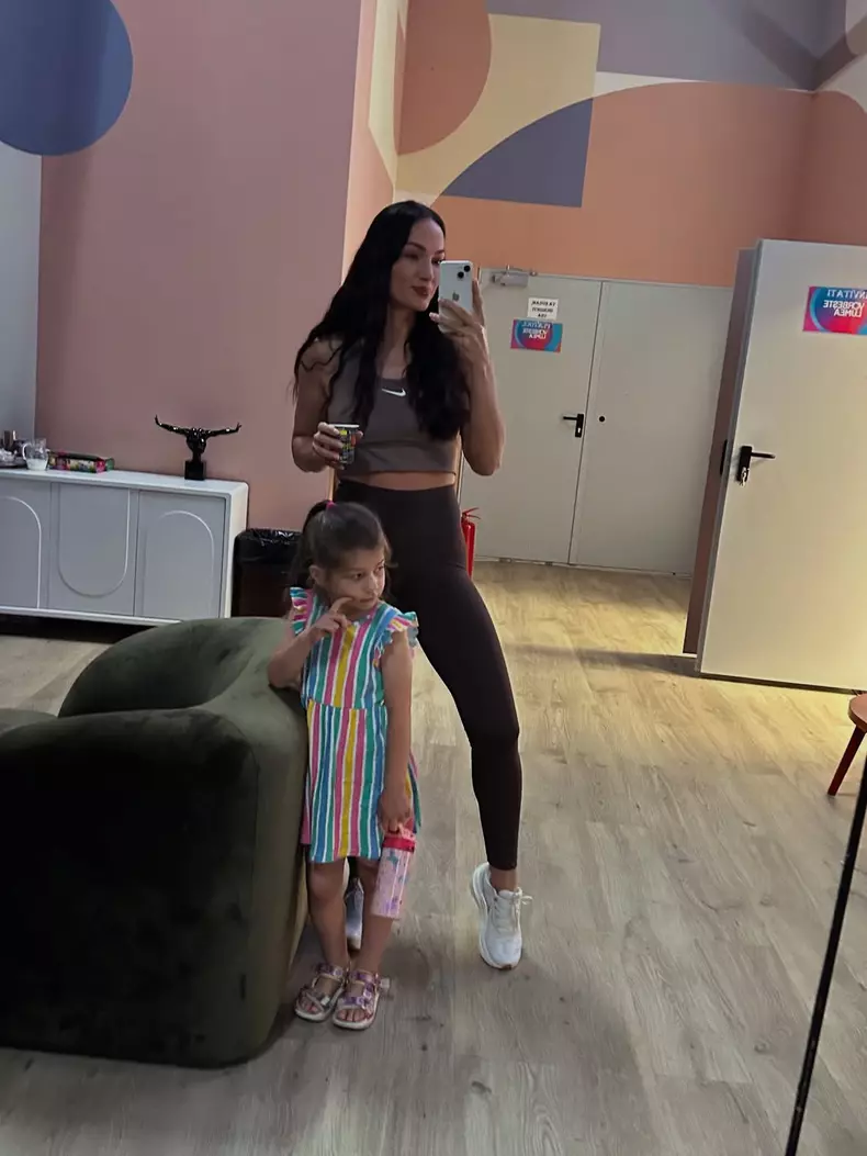 beatrice olaru si fetita ei (1)