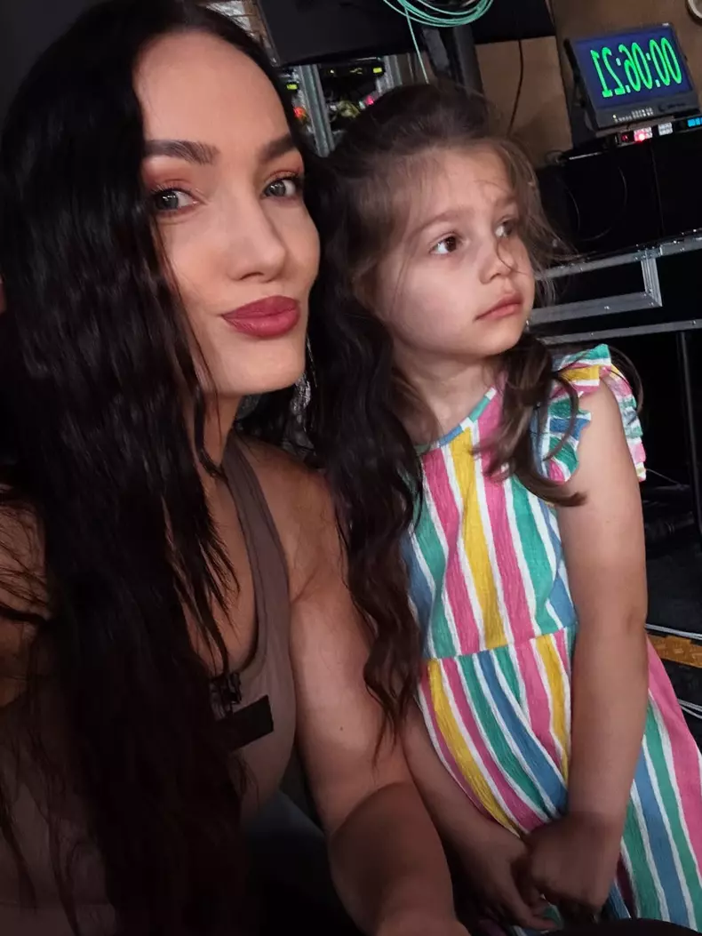 beatrice olaru si fetita ei (2)