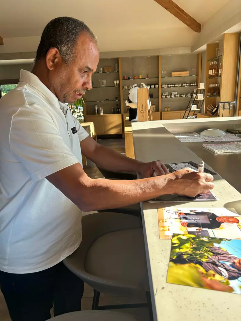 Tigana, la sesiunea de autografe