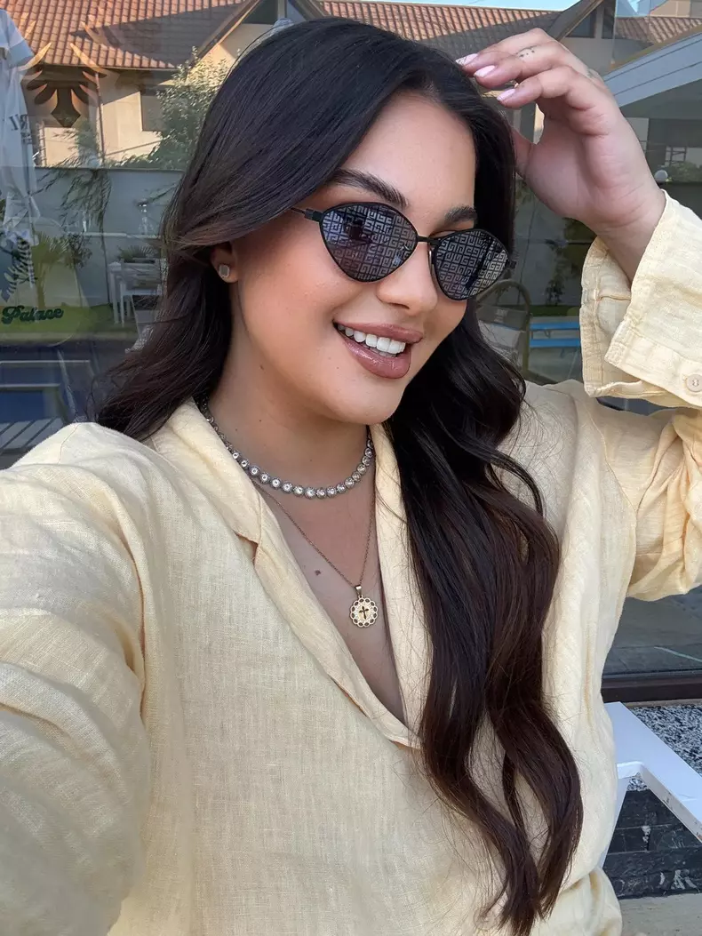 Betty Salam selfie