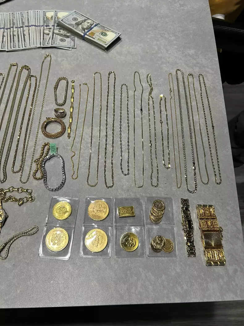 Bunuri descoperite asupra românului. Foto Facebook