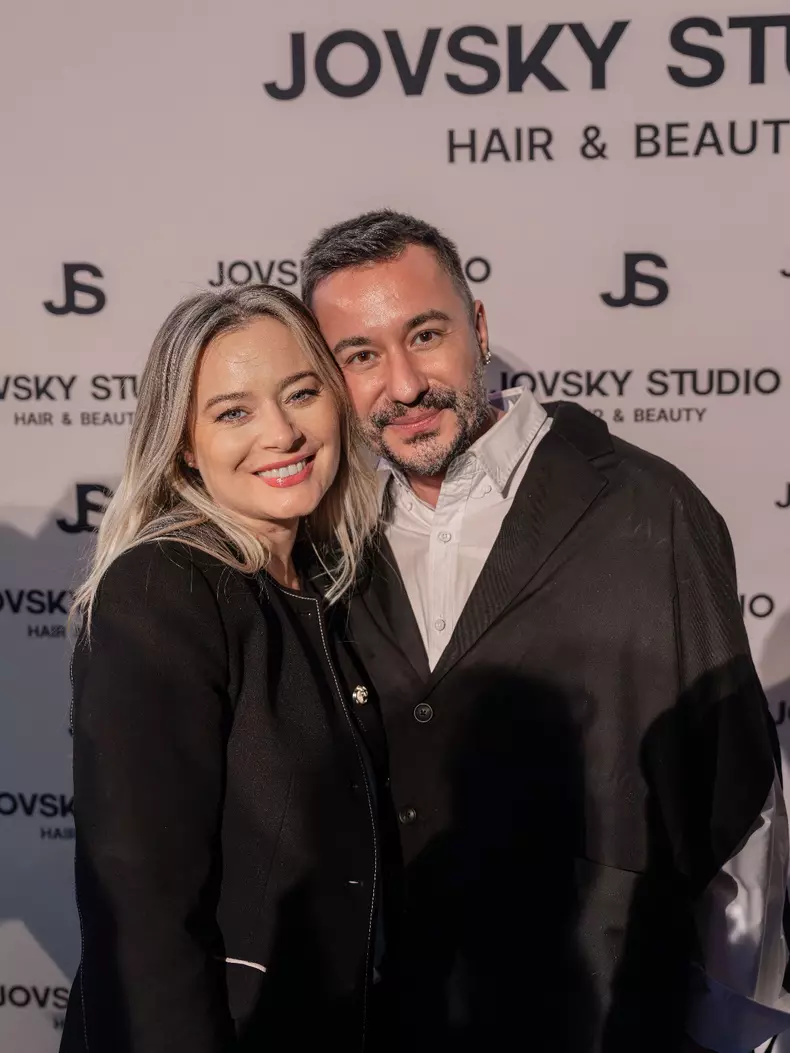 Adrian Perjovschi si Laura Cosoi ok