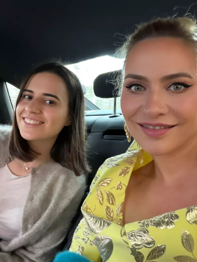 Adina Buzatu si Sara