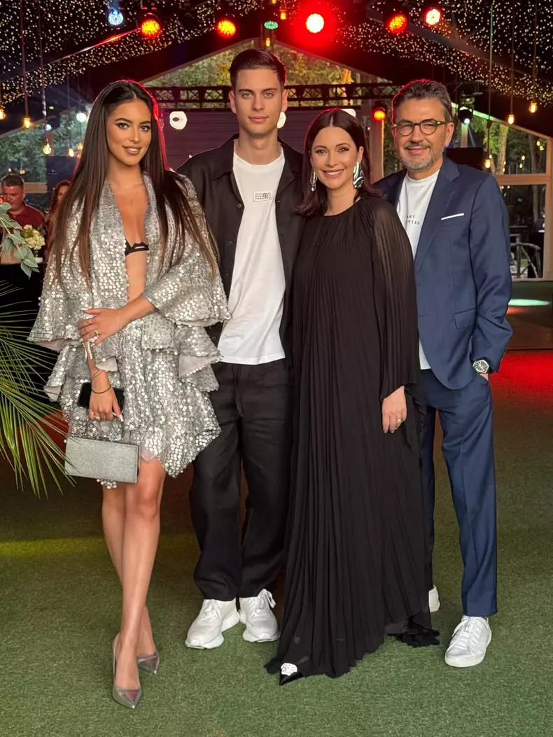 Andreea Berecleanu alături de copiii ei (3)