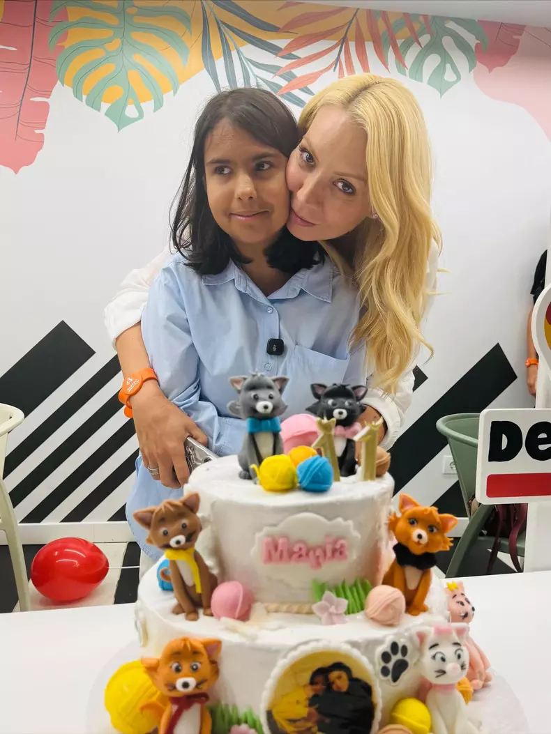 daciana Sarbu si Fiica adoptata