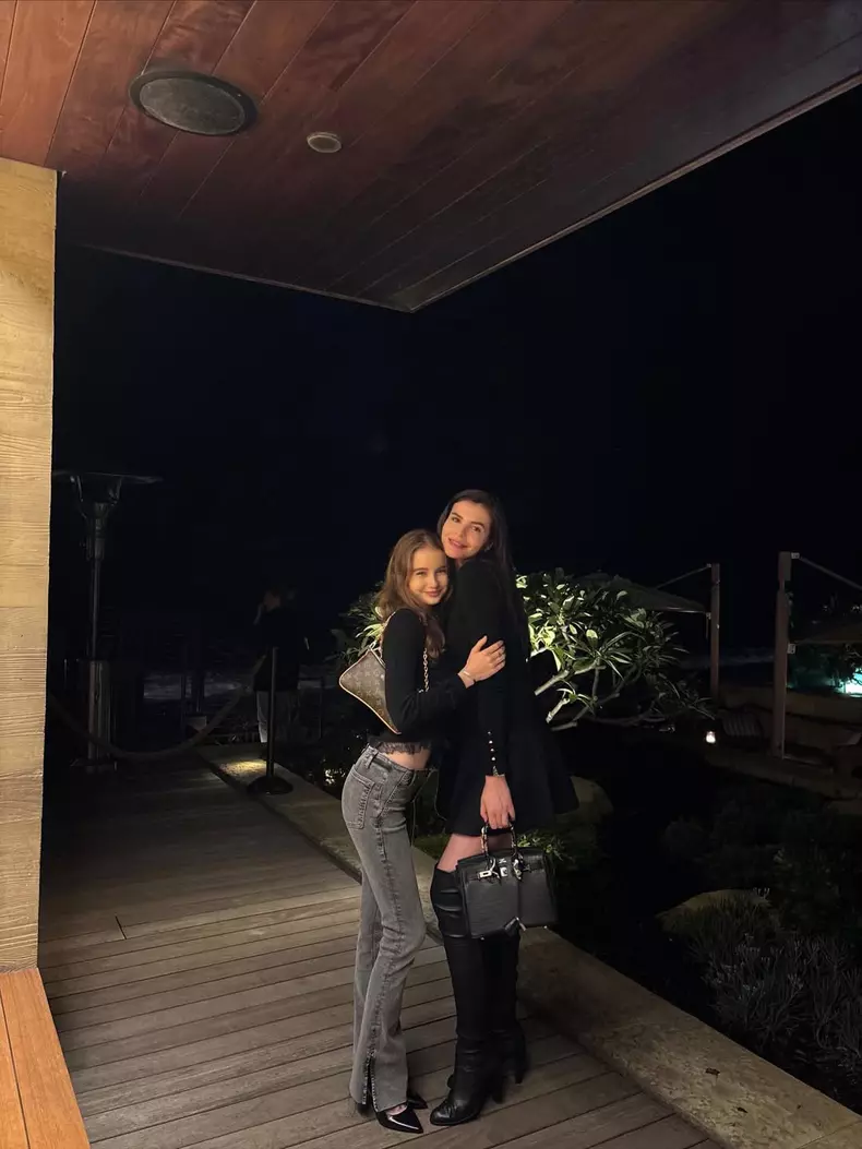 Irina Columbeanu și Monica Gabor în Malibu (1)