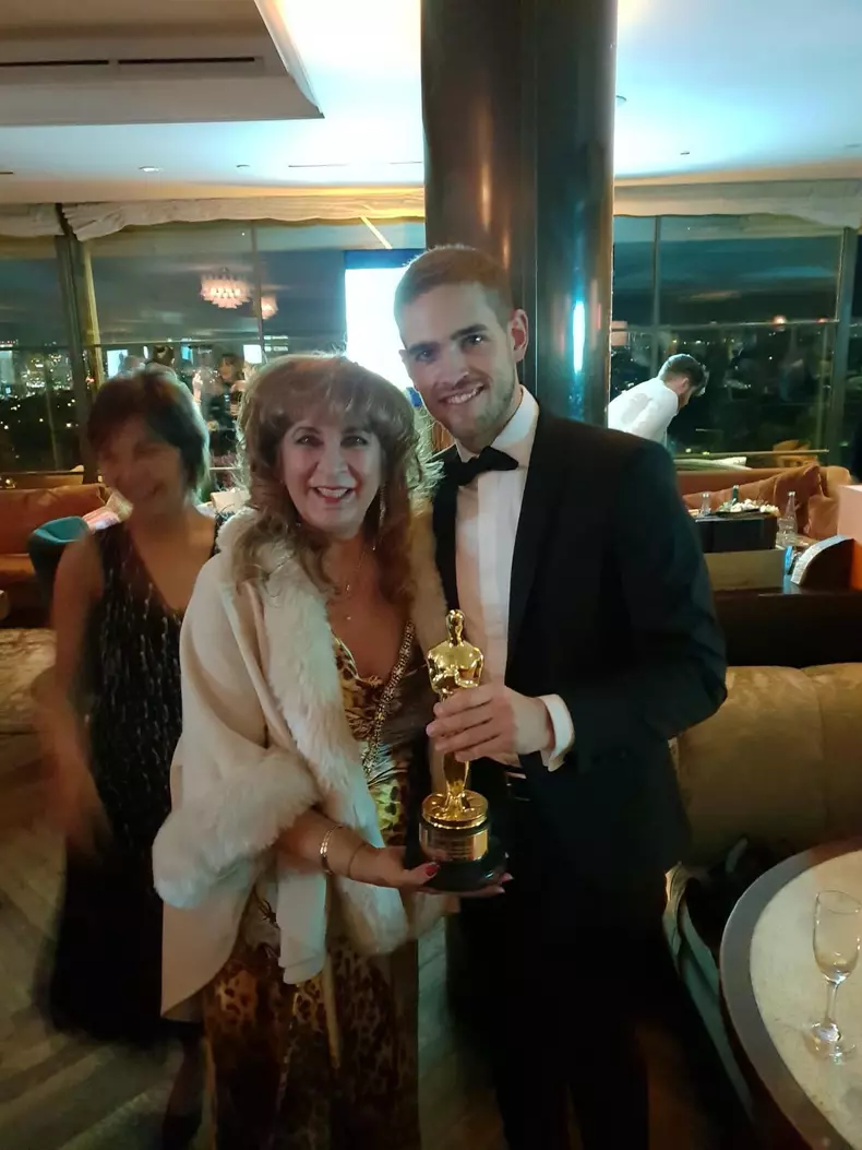 DIRECTOR SAM DAVIS WINNING THE OSCAR FOR PERIOD. END. OF. SENTENCE