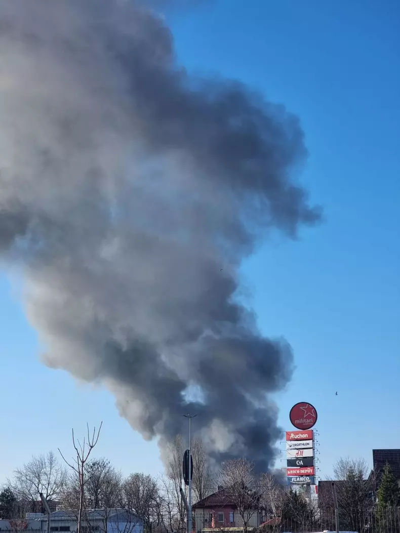 incendiu-depozit-iuliu-maniu-bucuresti-roalert2