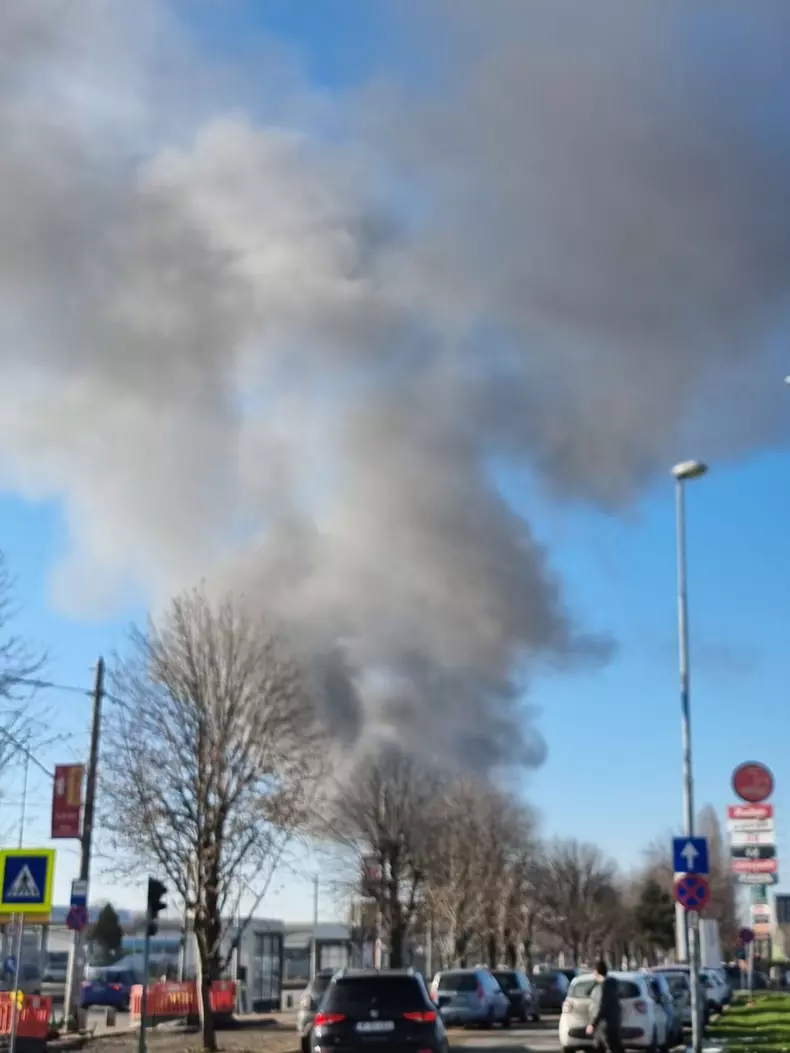 incendiu-depozit-iuliu-maniu-bucuresti-roalert3