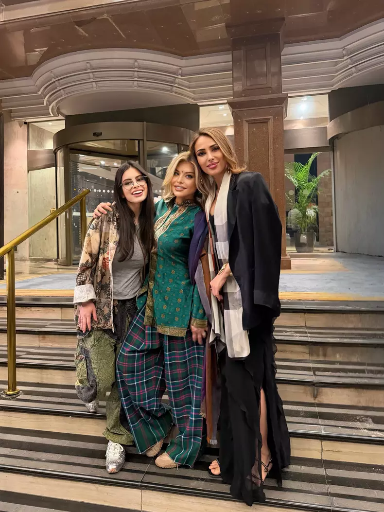 iulia vantur si loredana groza in india 2