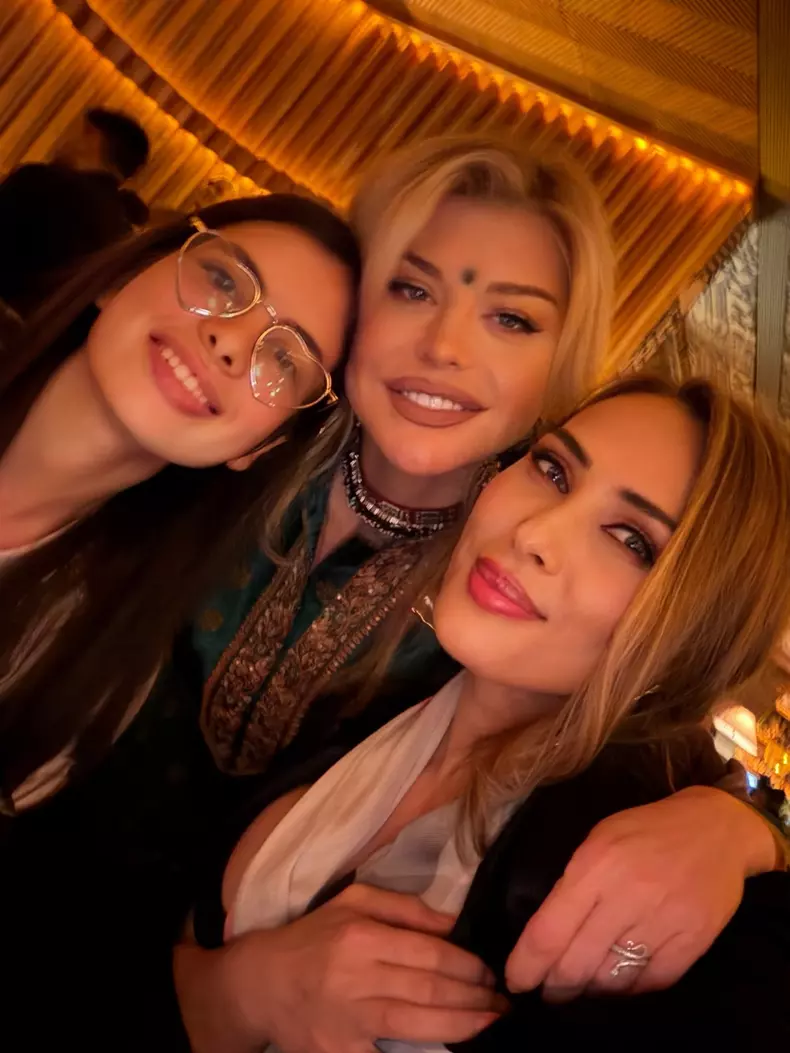 iulia vantur si loredana groza in india 3