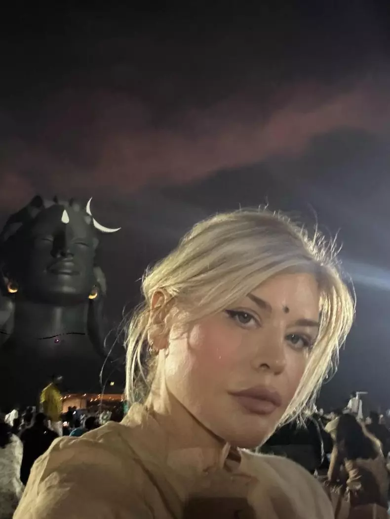 loredana groza in india 1