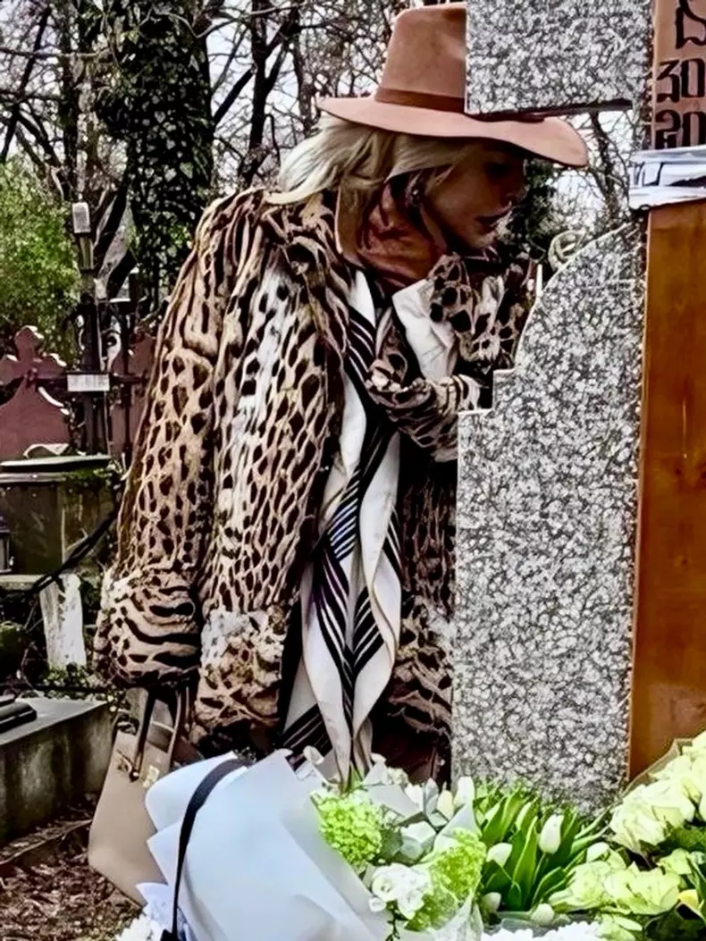 Loredana Groza la mormântul tatălui său