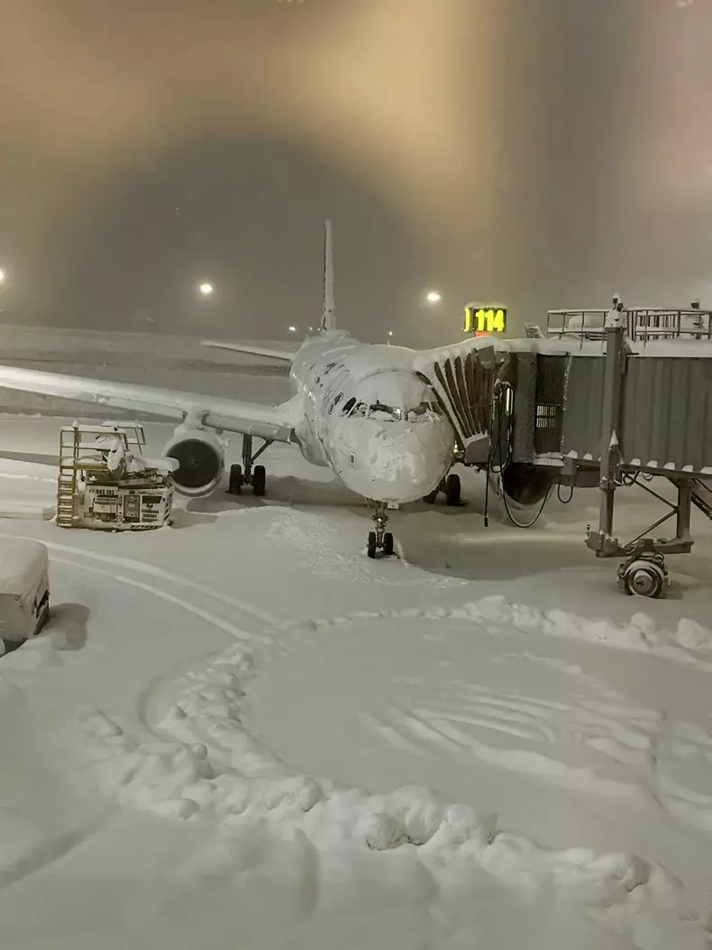 Lucian Mîndruță e blocat pe Aeroportul Otopeni (1)