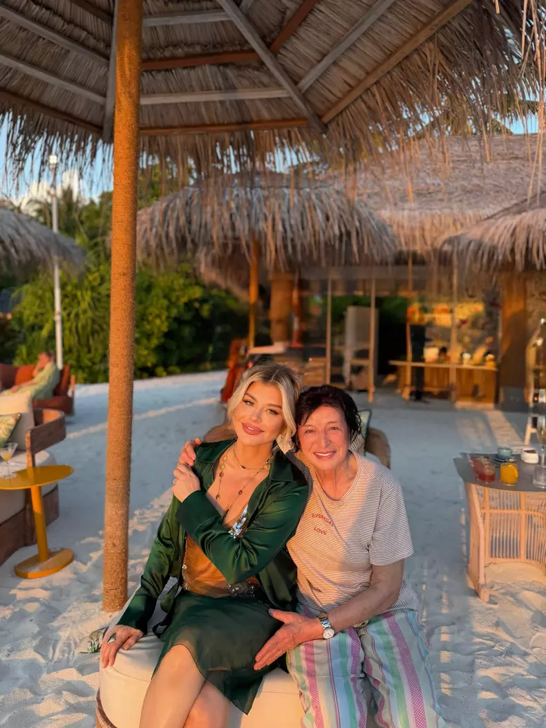Loredana Groza alături de mama ei în Maldive (1)