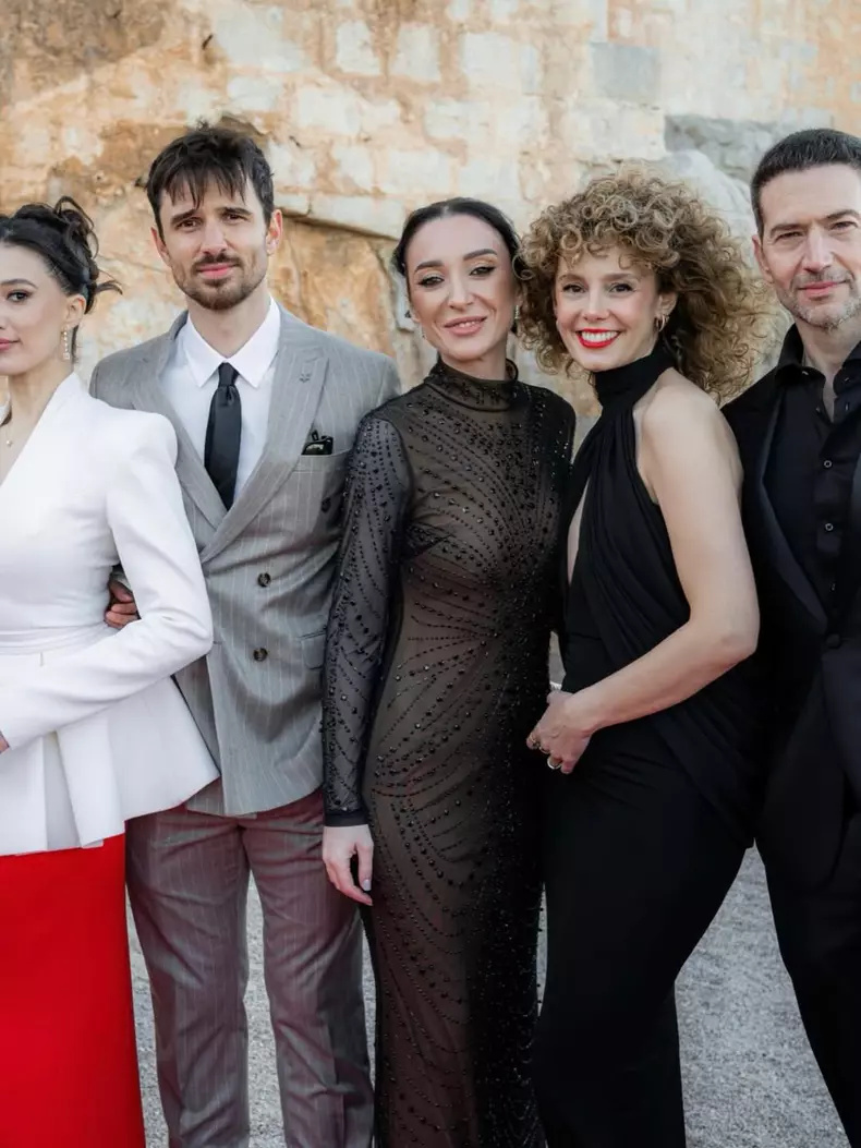 madalina bellariu ion eduard trica olivia odaianu esther acebo luke roberts