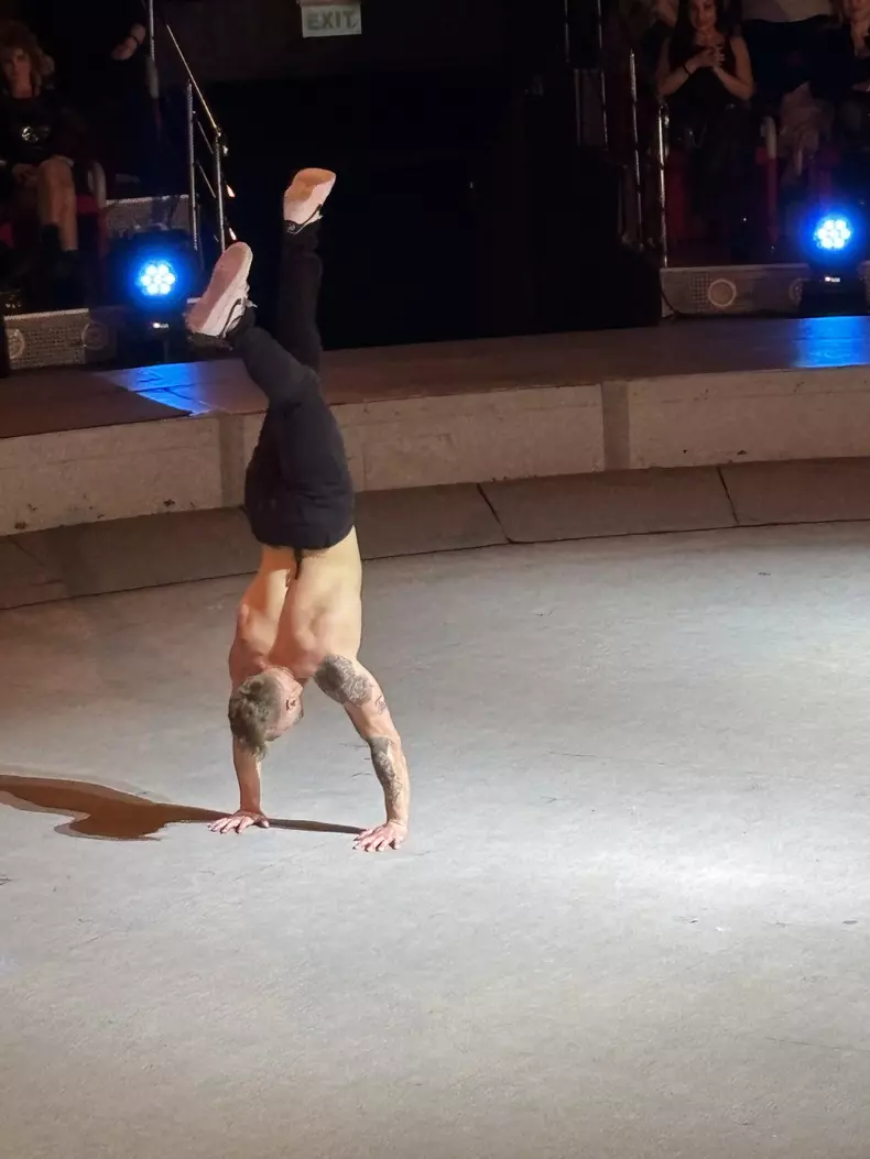 Striptease la Circul de stat din București