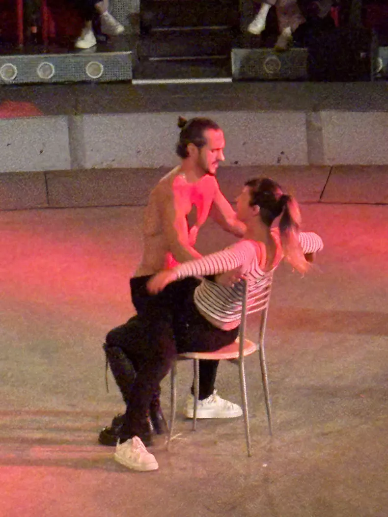 Striptease la Circul de stat din București