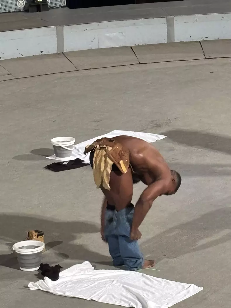Striptease la Circul de stat din București