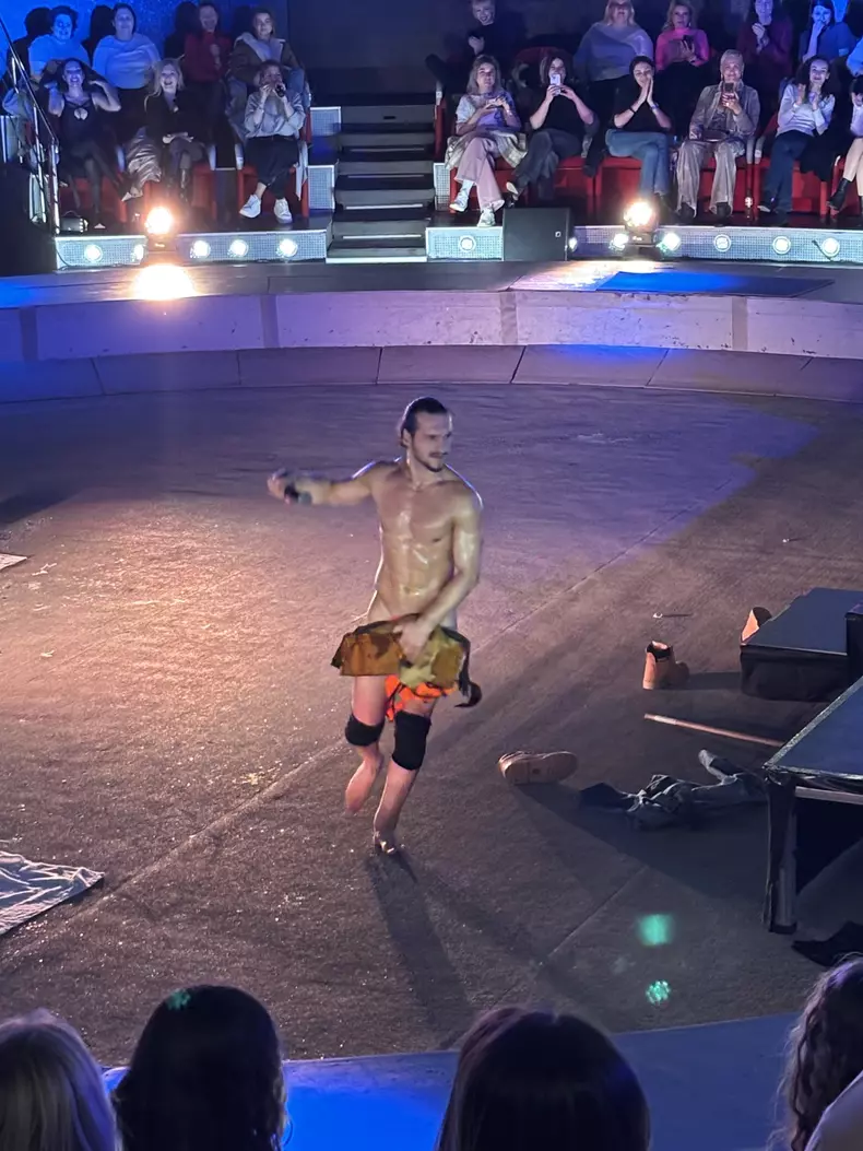 Striptease la Circul de stat din București