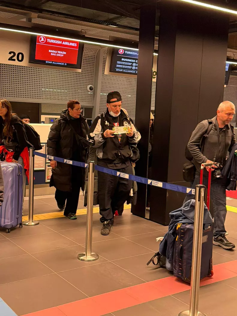 whata' app aeroport Asia Express