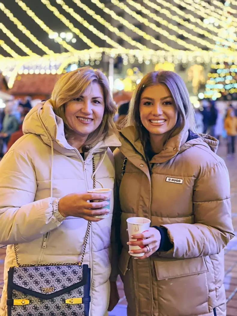 codruta filip alaturi de mama ei