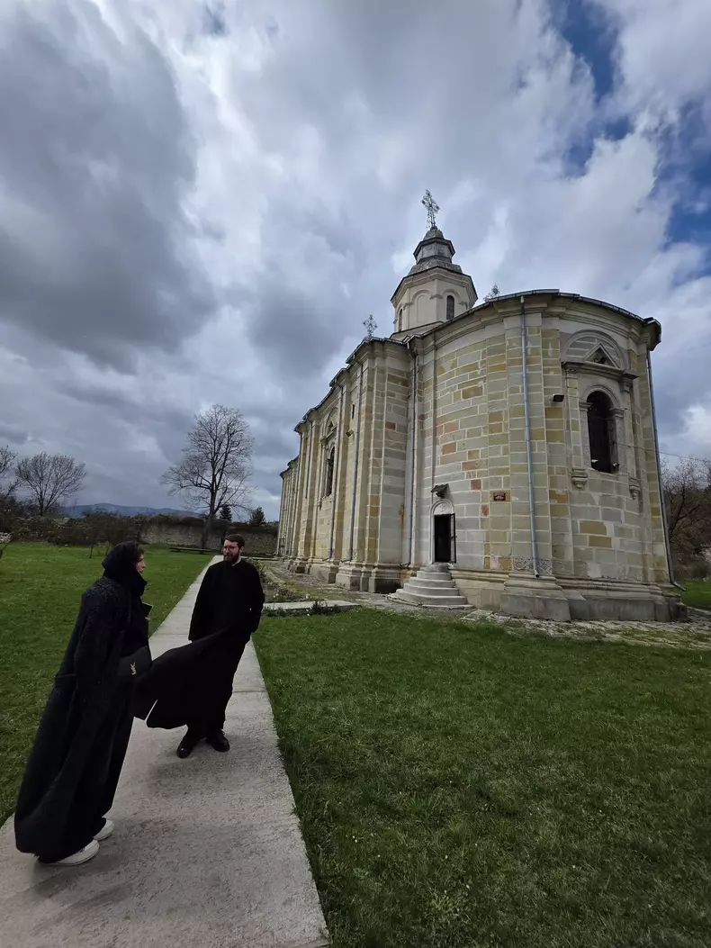 Monica Barladeanu la manastire