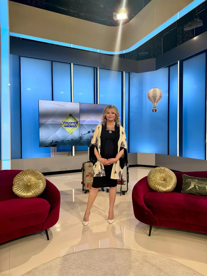 Laura Cosoi în platoul Antena Stars