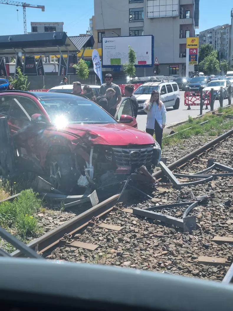 Linia tramvaiului 41, blocată pe Șoseaua Virtuții după un accident-1 (2)