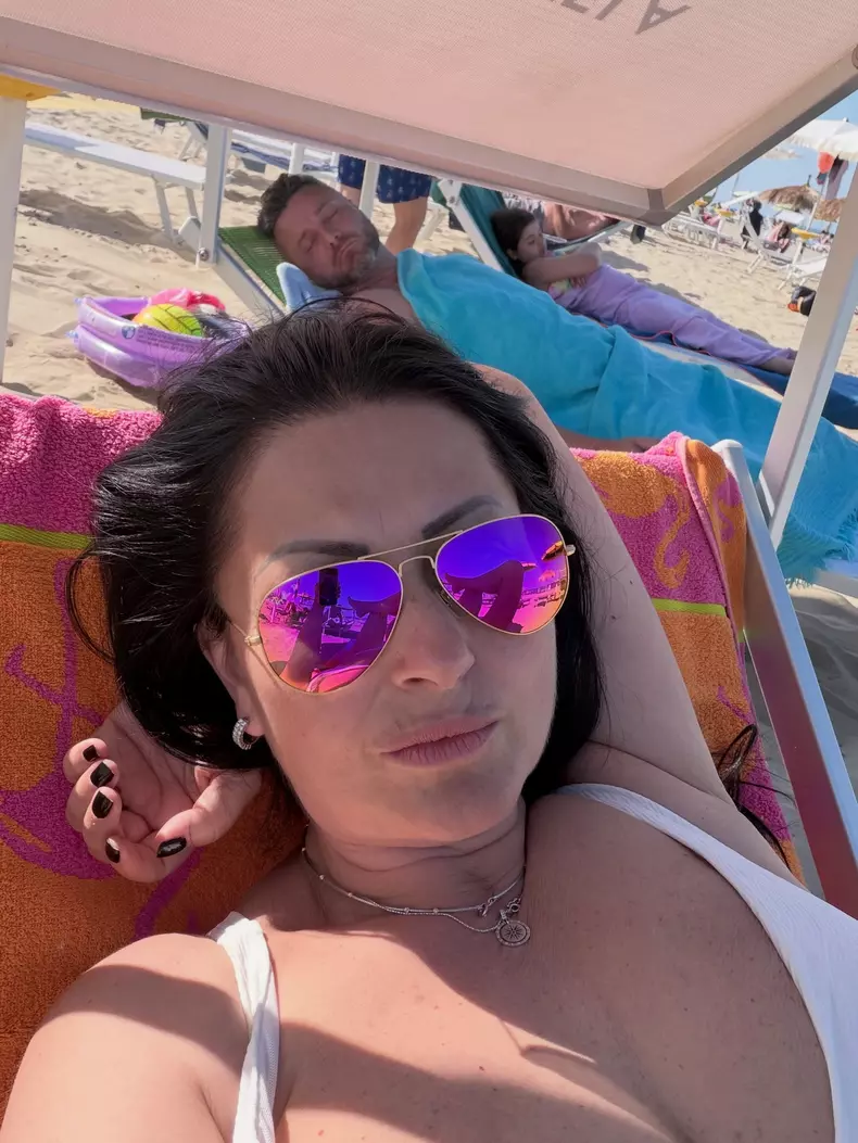 Gabriela Cristea si Tavi Clonda la plaja