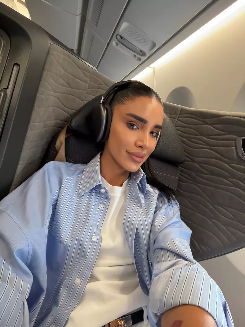 adelina pestritu in avion (4)