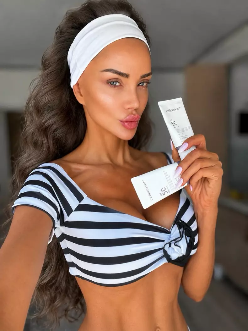 Bianca Drăgușanu la plajă (3)