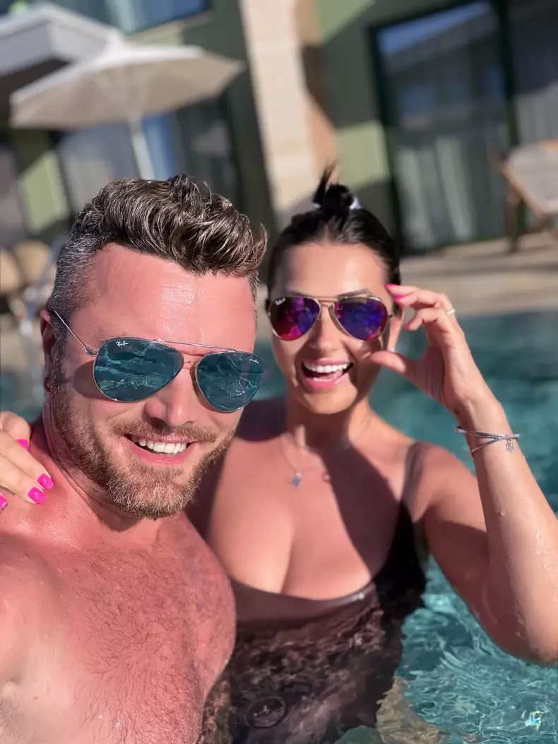 Gabriela Cristea si Tavi Clonda in vacanta (1)