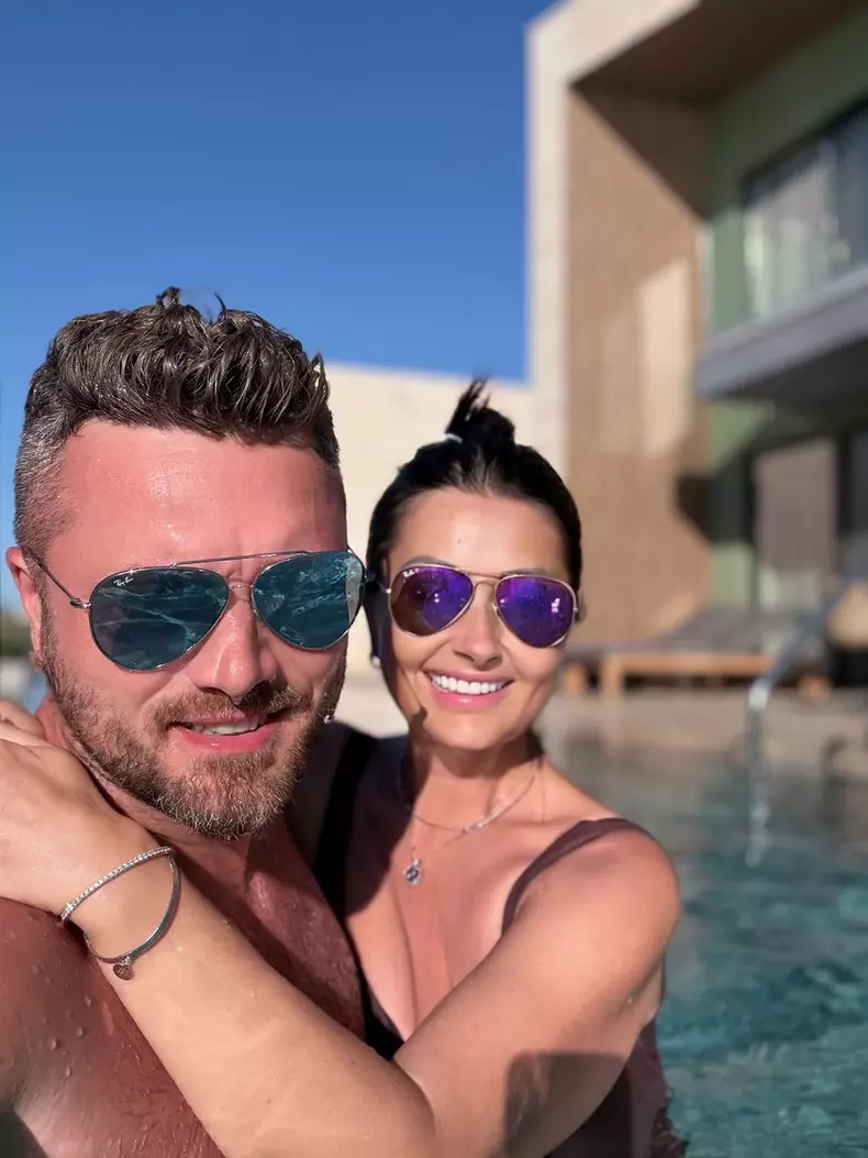 Gabriela Cristea si Tavi Clonda in vacanta (2)