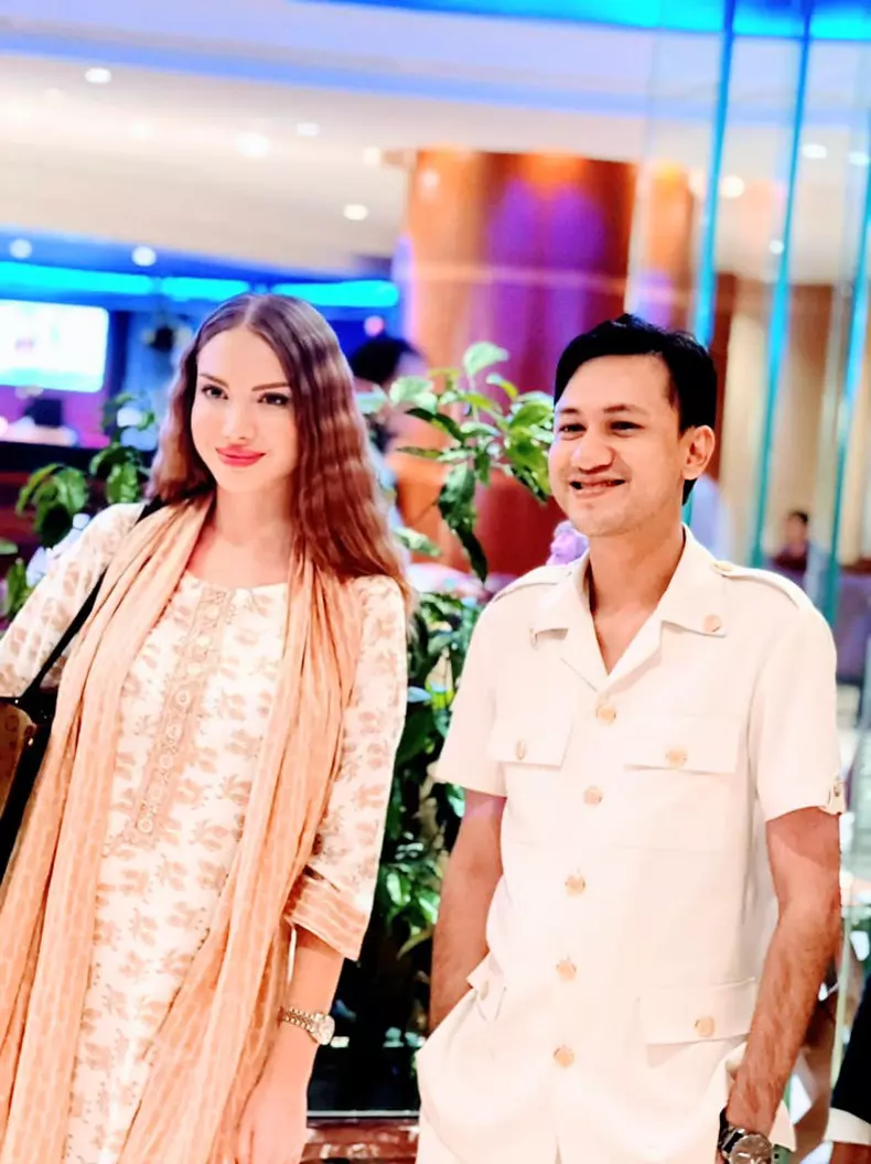 otilia-bilionera-concert-bangladesh-1