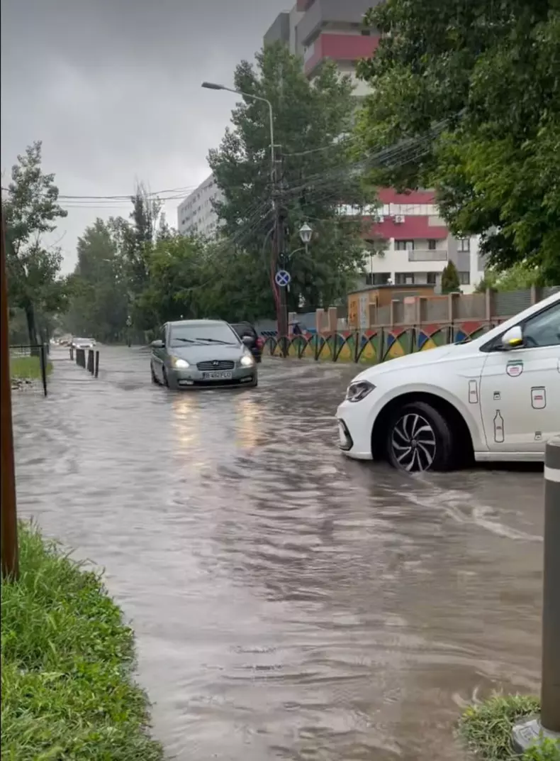Bld Metalurgiei, transformat în râu. Foto Facbook Info trafic București și Ilfov
