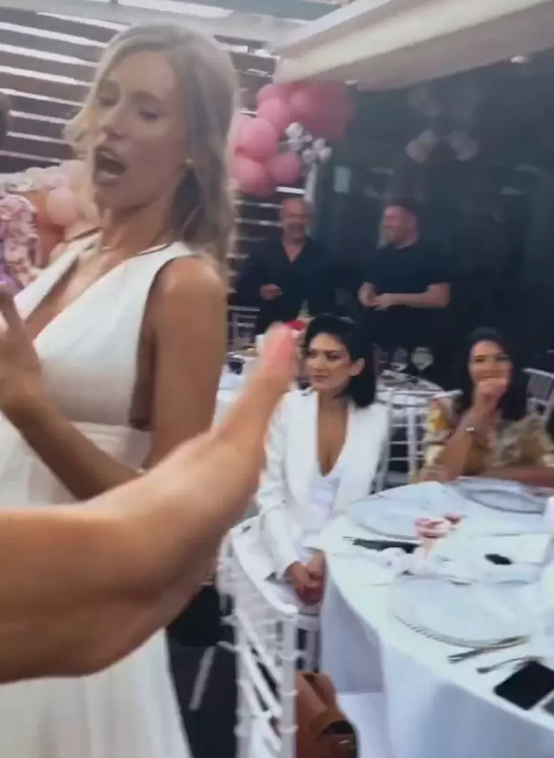 iubita lui razvan simion la nunta lui dani otil