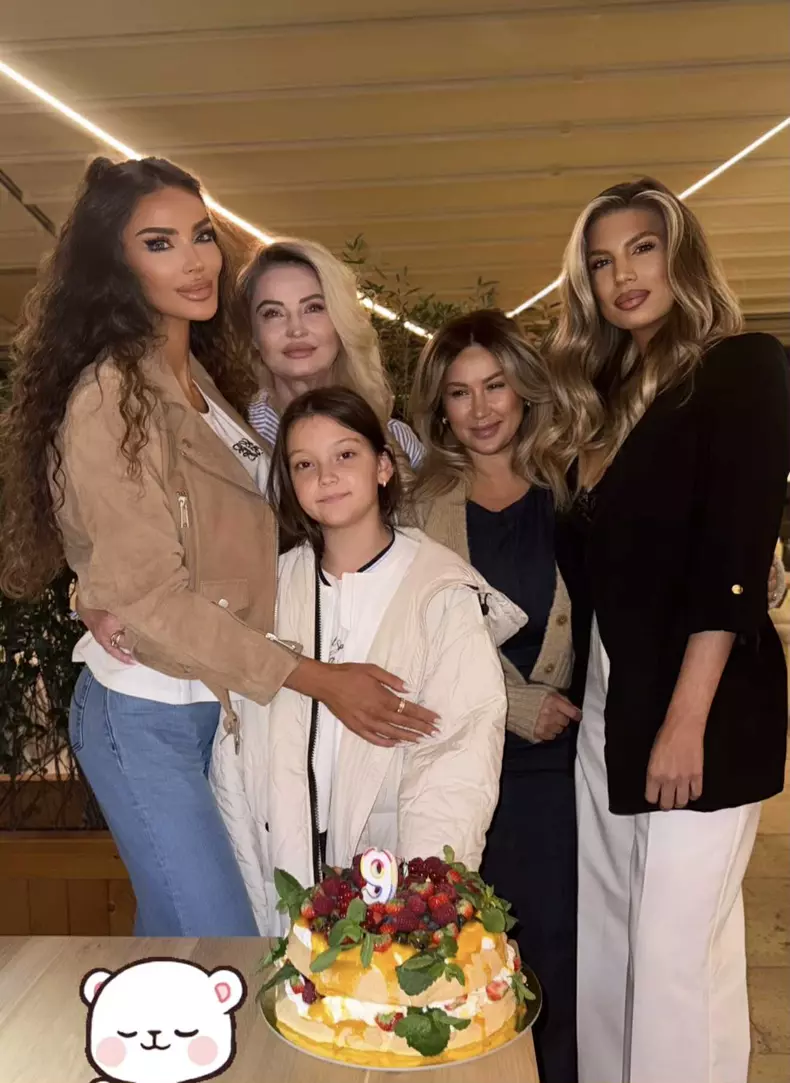 bianca dragusanu fetita sofia 9 ani  (5)