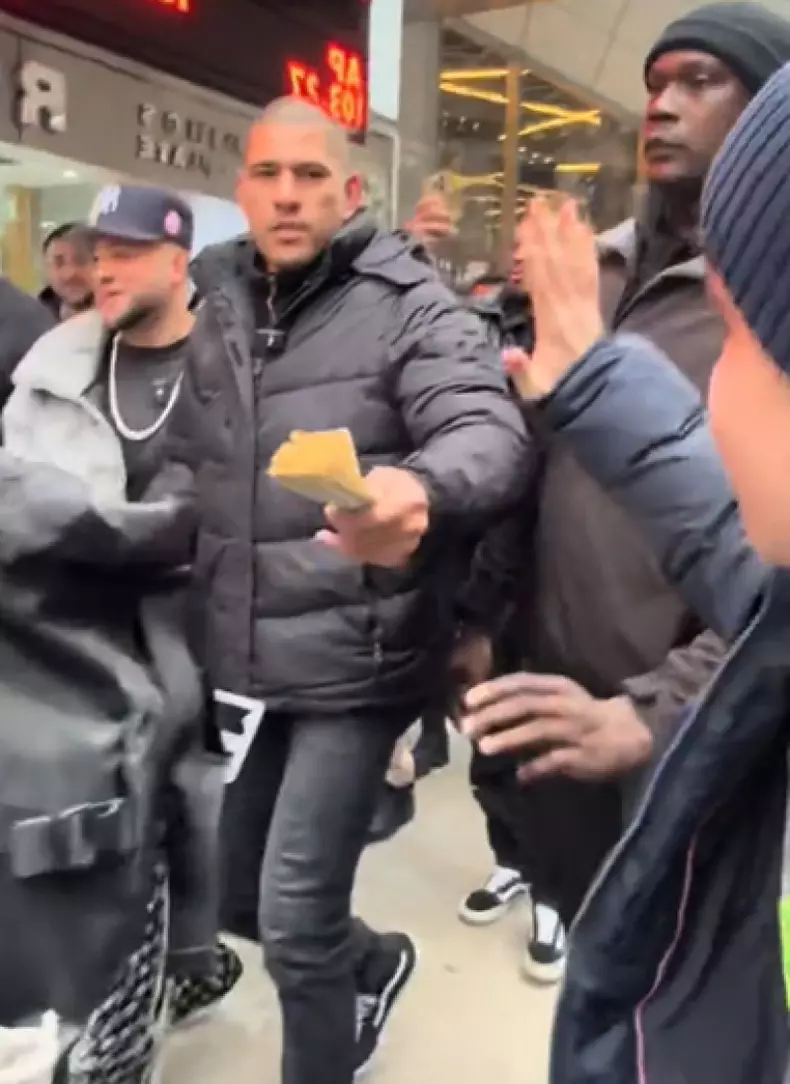 ce a primit razvan ghenea de la alex pereira pe strada in sua (1)