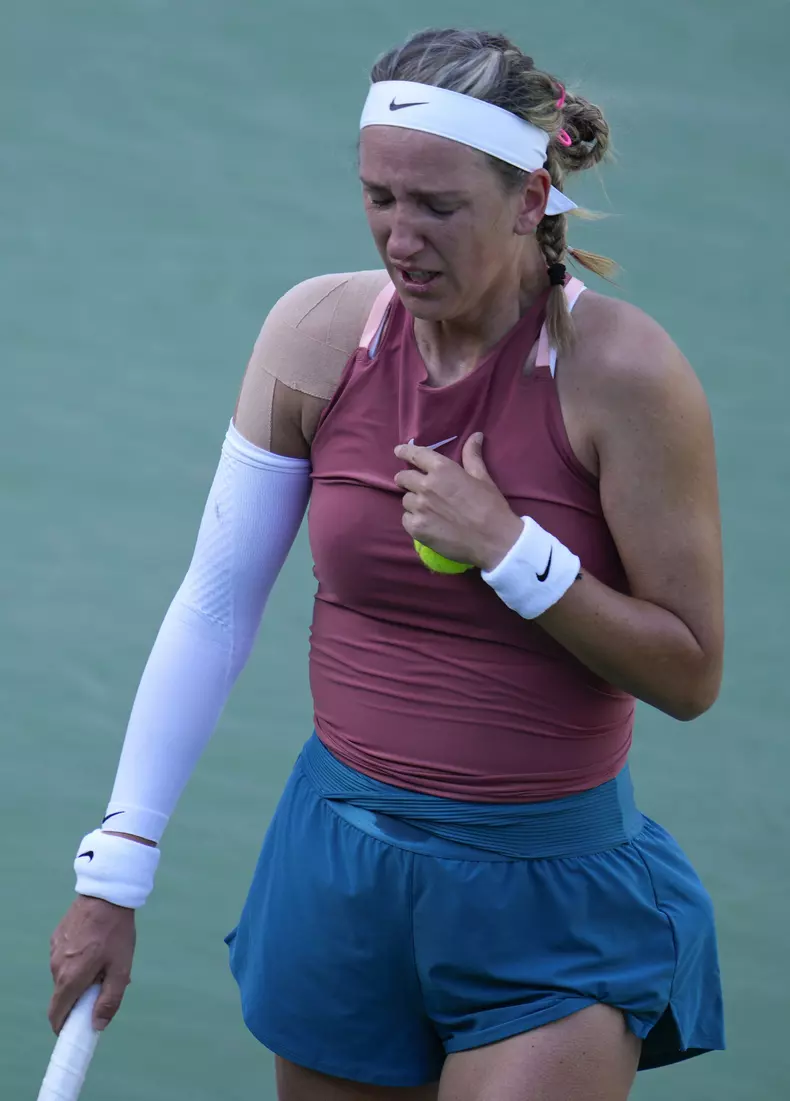 Victoria Azarenka a inceput sa planga in timpul meciului cu Elena Rybakina. Foto: EPA