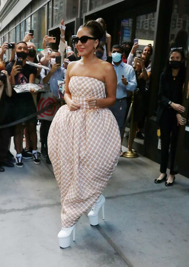 lady gaga in rochie tip balon (1)