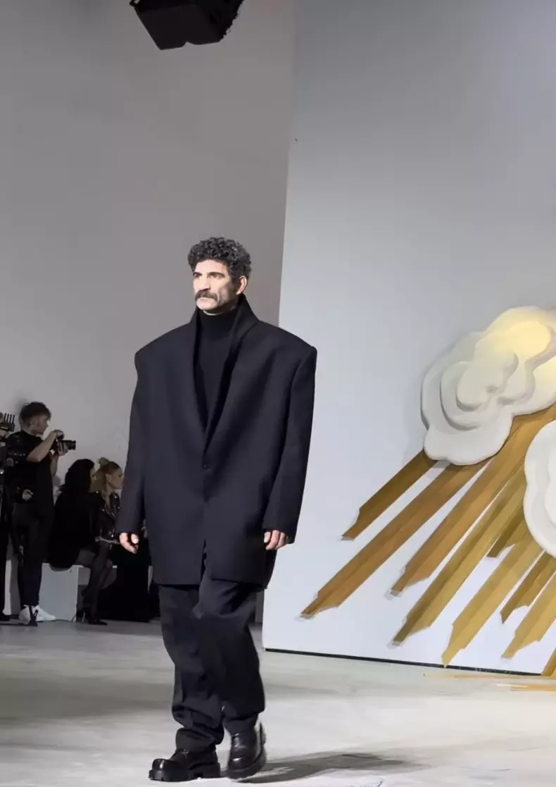 Toma Cuzin fotomodel Bucharest Fashion Week 4