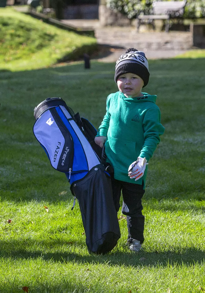 tk3s_swns_young_golfer_009