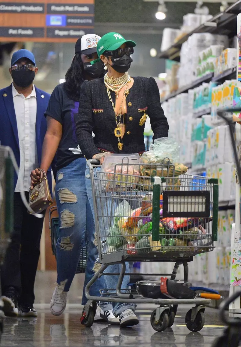 rihanna la supermarket (1)