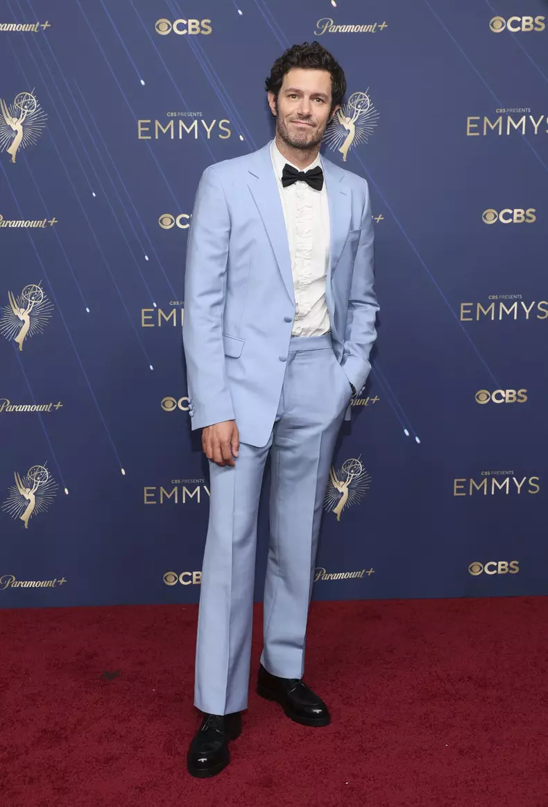 Adam Brody la Premiile Emmy 2025