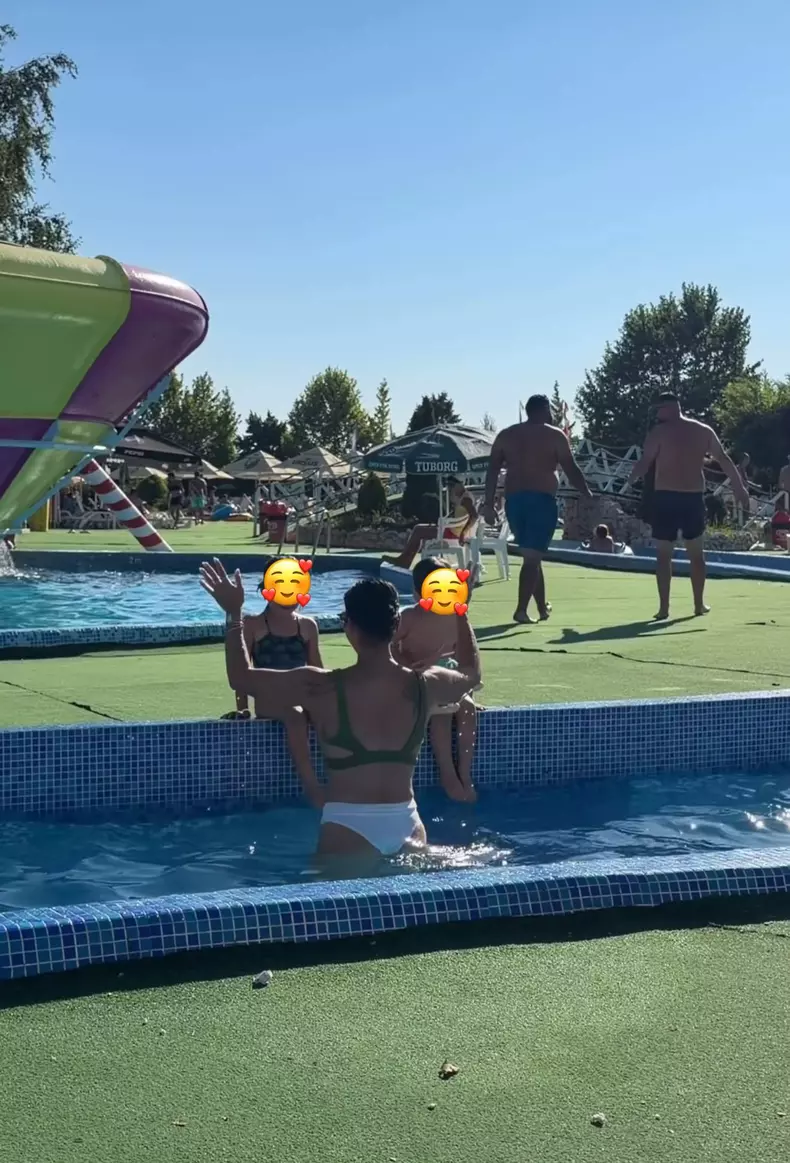 Andreea Popescu în costum de baie (3)