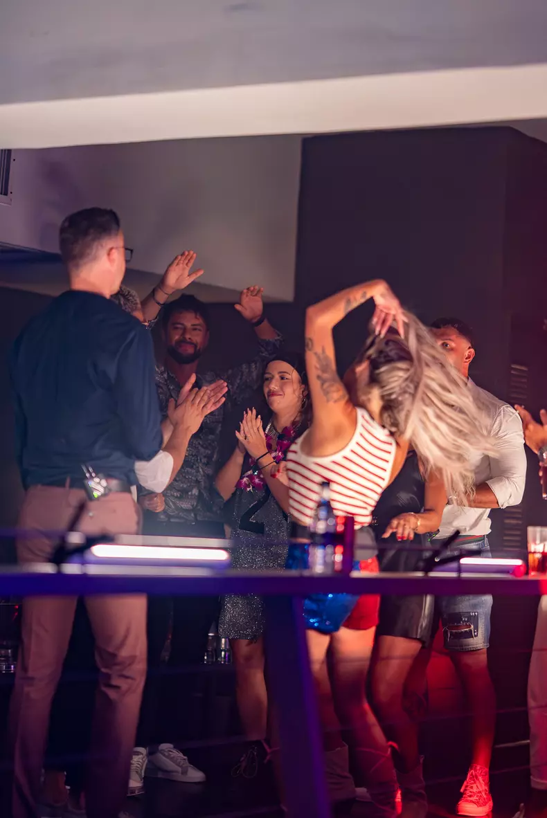 Ieșire în club (3)