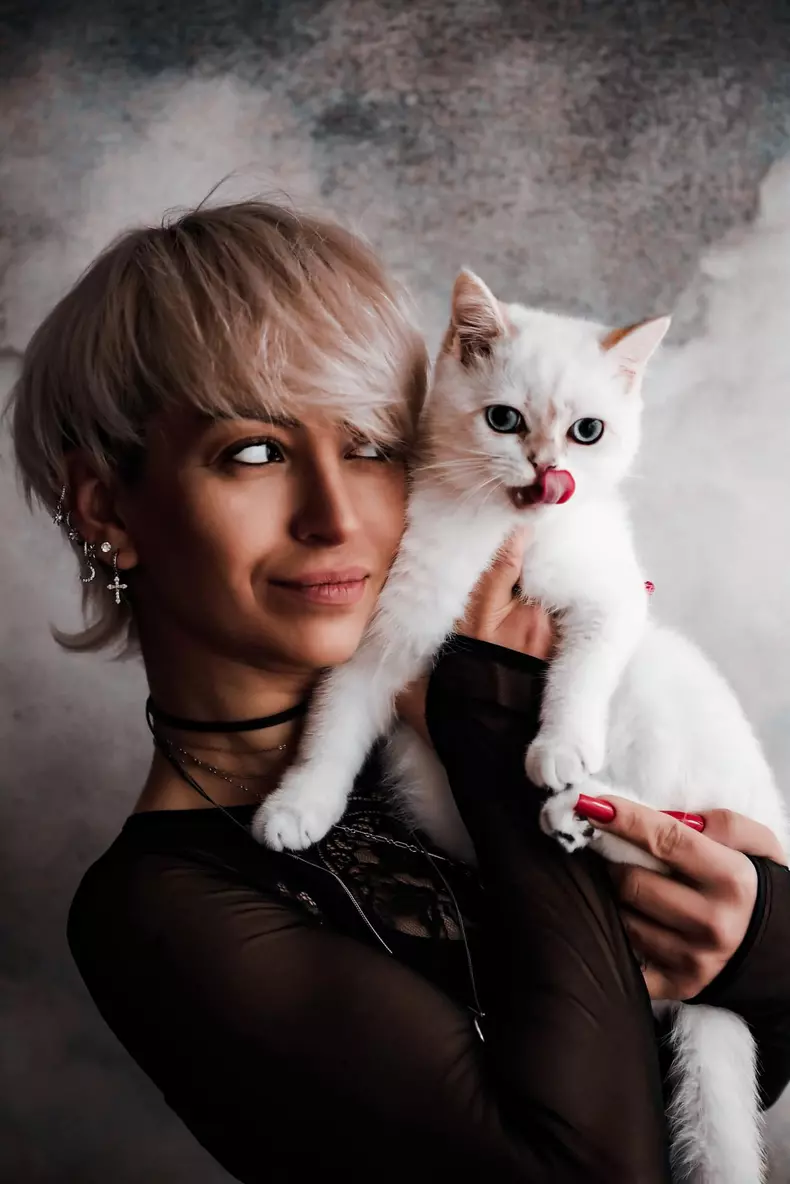 giulia-anghelescu-lucreaza-la-radio-2