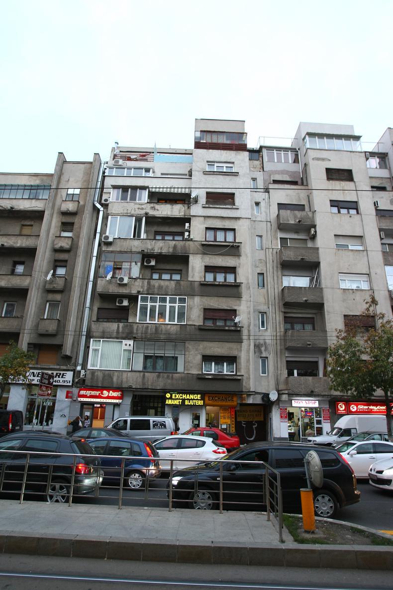 Blocul_de_pe_Calea_Mosilor_nr_133_a_fost_construit_in_1938_are_7_etaje_şi_16_apartamente.JPG